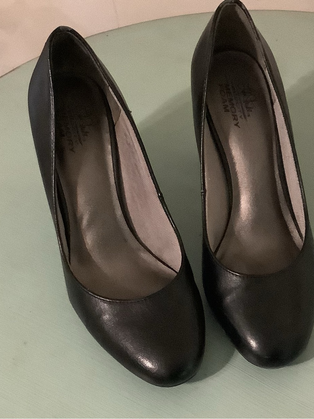 Life Stride Black Rounded-Toe Pumps size 7